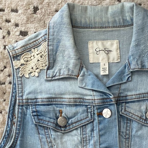 Jessica Simpson distressed jean Vest - Picture 4 of 4